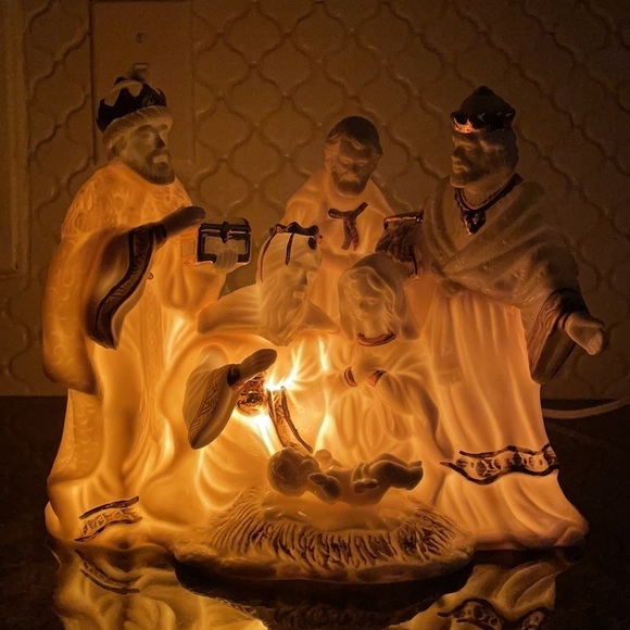 Nativity Scene Christmas Lamp Cream Gold - Picture 3 of 16